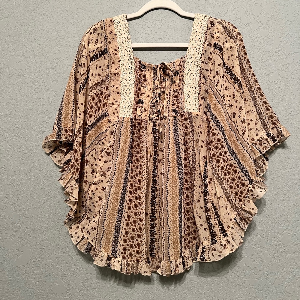 NWT boho flutter sleeve top